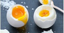 Trứng sống có luộc được trong lò vi sóng không?