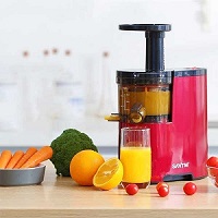 Vắt nước cam, quýt, bưởi bằng máy ép trái cây. Vắt nước cam, quýt, bưởi bằng máy ép trái cây.