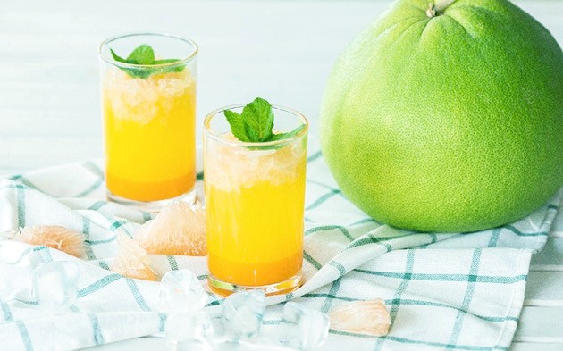 Nước ép bưởi có nhiều tác dụng với việc giảm cân. Nước ép bưởi có nhiều tác dụng với việc giảm cân.