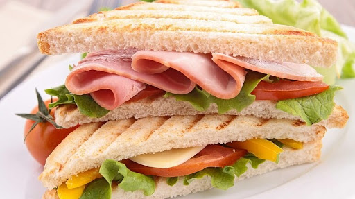 Cách làm bánh mì sandwich kẹp thịt nguội Cách làm bánh mì sandwich kẹp thịt nguội