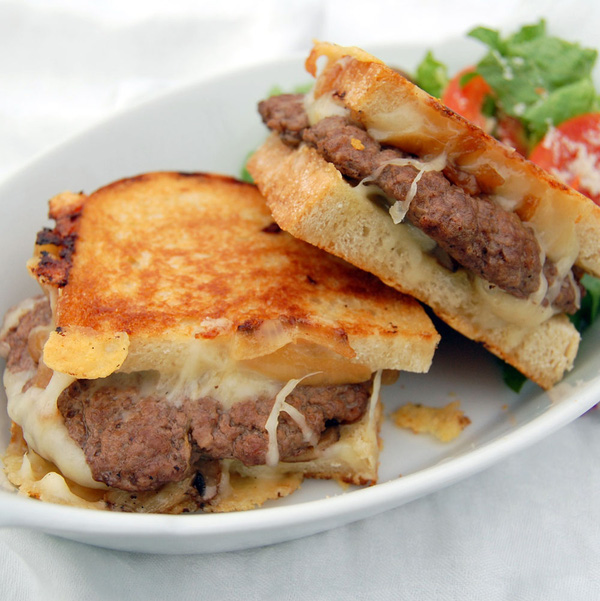 Sandwich thịt băm đơn giản cho bữa sáng Sandwich thịt băm đơn giản cho bữa sáng