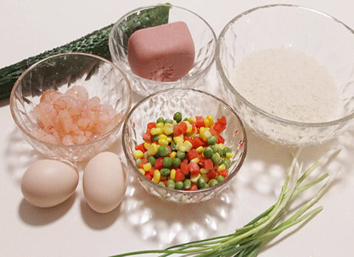 Nguyên liệu chuẩn bị rang cơm