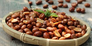 Cách làm lạc rang húng lìu