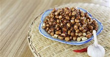 Cách làm lạc rang tỏi ớt, ăn mãi không chán