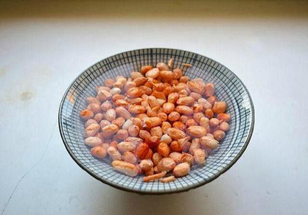 Ngâm lạc trong nước