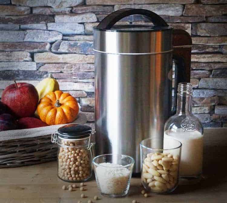 Làm sữa hạt bằng máy làm sữa đậu nành