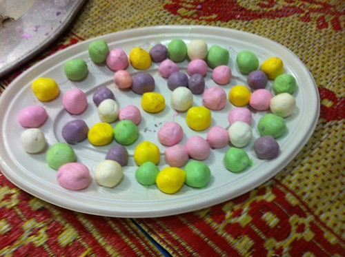 Nặn bánh trôi ngũ sắc