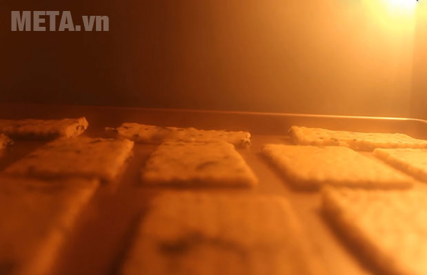 Nướng bánh trong lò nướng