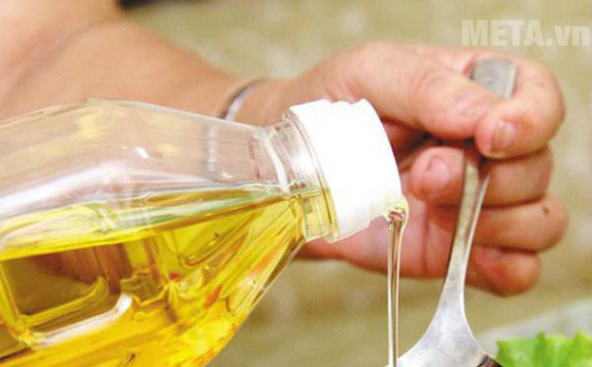 Chữa cay bằng dầu ăn