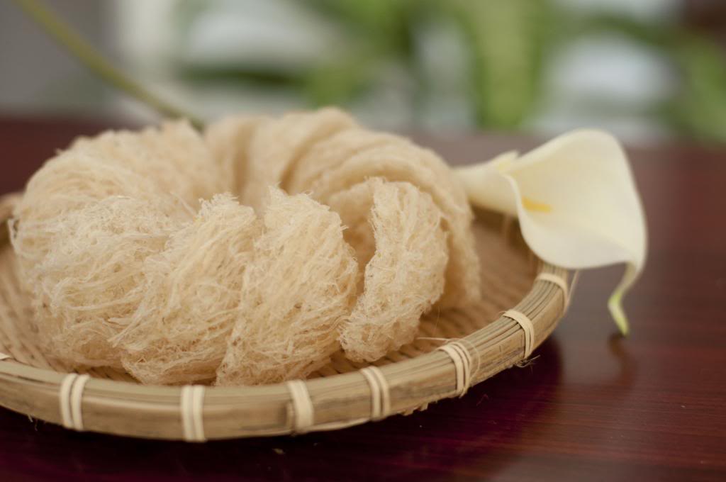 Tổ yến là loại thực phẩm rất tốt để giúp khắc phục vấn đề mất ngủ ở phụ nữ mang thai