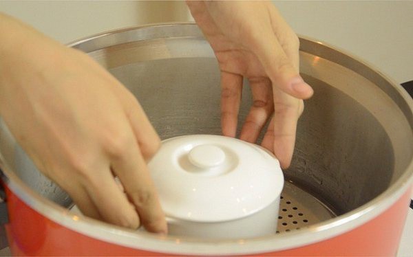 Cách chưng yến với đường phèn rất đơn giản, dễ thực hiện