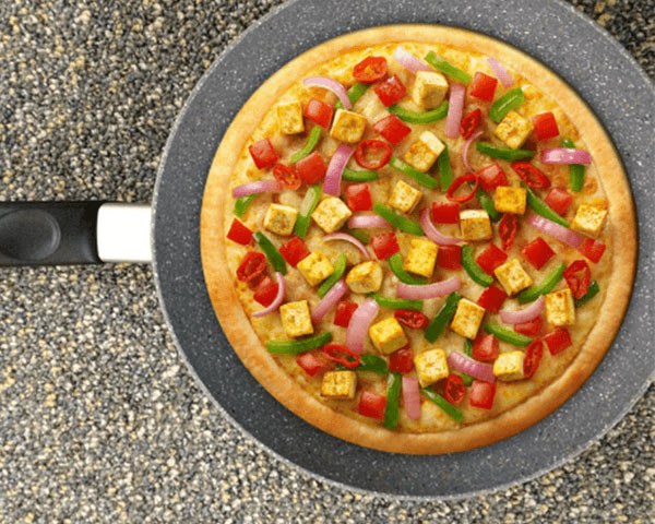 Làm bánh pizza bằng chảo chống dính