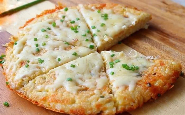 Làm bánh pizza cơm nguội lạ miệng