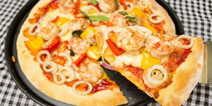 Cách làm pizza hải sản tại nhà hấp dẫn như Pizza Hut