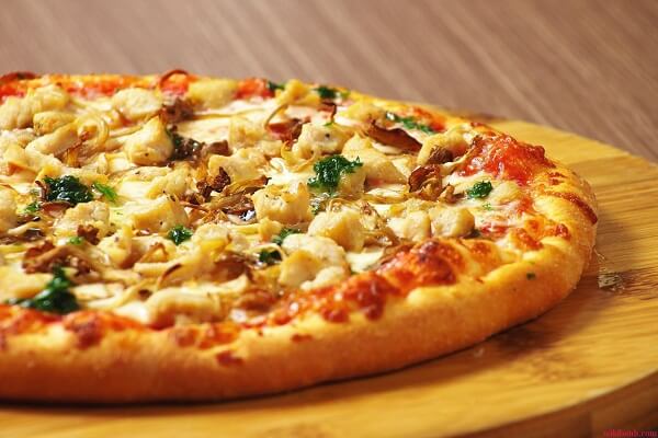 Cách làm đế bánh pizza thịt bò băm với dứa
