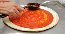 Mách nhỏ cách làm sốt cà chua cho pizza ngon chuẩn vị Ý