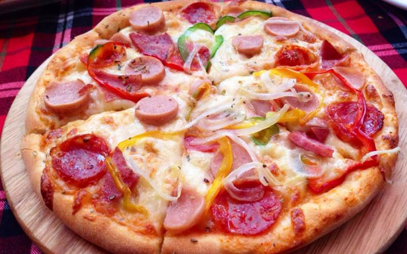 Bánh pizza xúc xích cho bé thơm ngon 