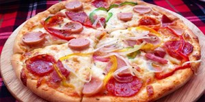 Cách làm pizza xúc xích tại nhà cho bé yêu đơn giản nhất