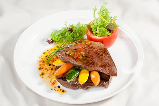 Bò áp chảo sốt chanh dây