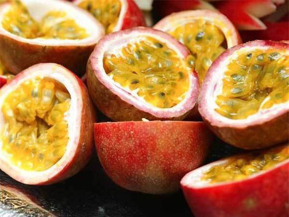 Sử dụng chanh leo già, vỏ nhăn để sốt chanh leo được thơm ngon nhất