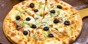 Cách làm bánh pizza tại nhà bằng chảo không cần lò nướng