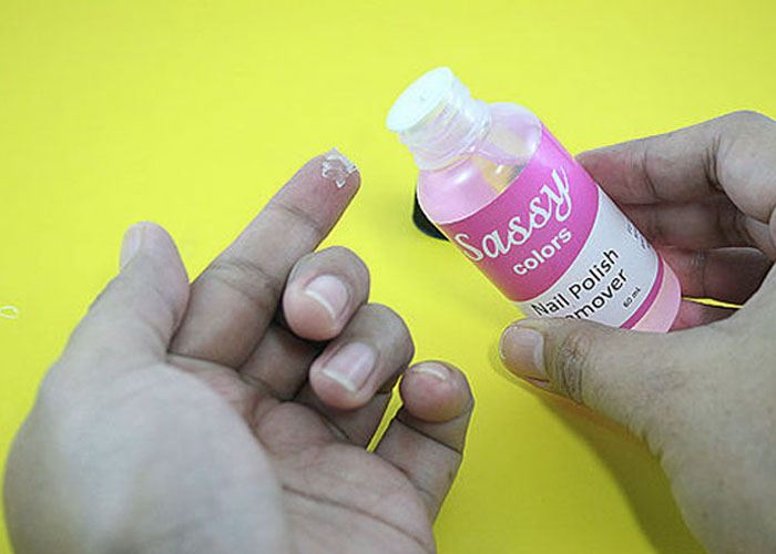 Cách tẩy keo 502 bằng sơn móng tay