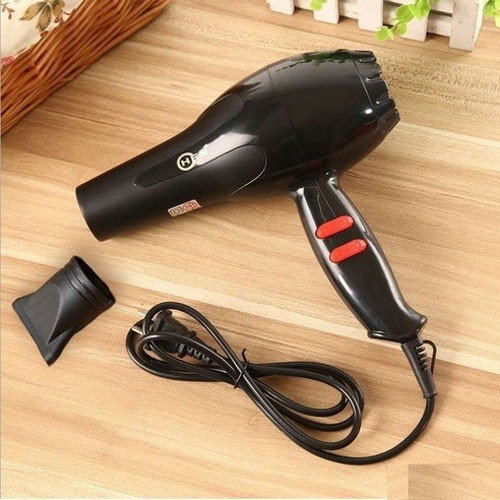 Tẩy keo 502 bằng máy sấy tóc