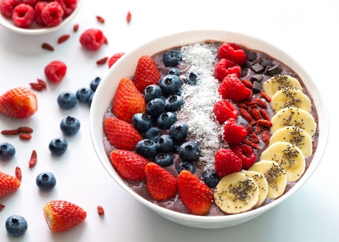 Với nguồn vitamin và khoáng chất dồi dào, smoothie bowl là một bữa sáng đơn giản nhưng nhiều giá trị dinh dưỡng