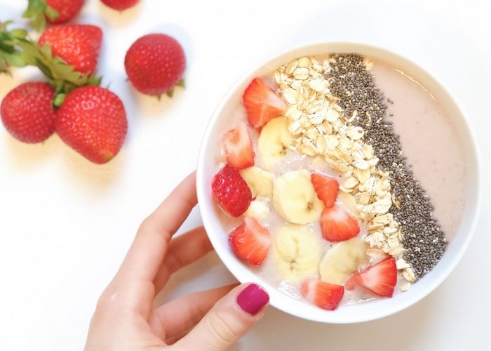 Smoothie Bowl chuối và yến mạch hỗ trợ giảm cân rất tốt
