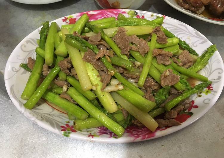 Măng tây xào thịt bò