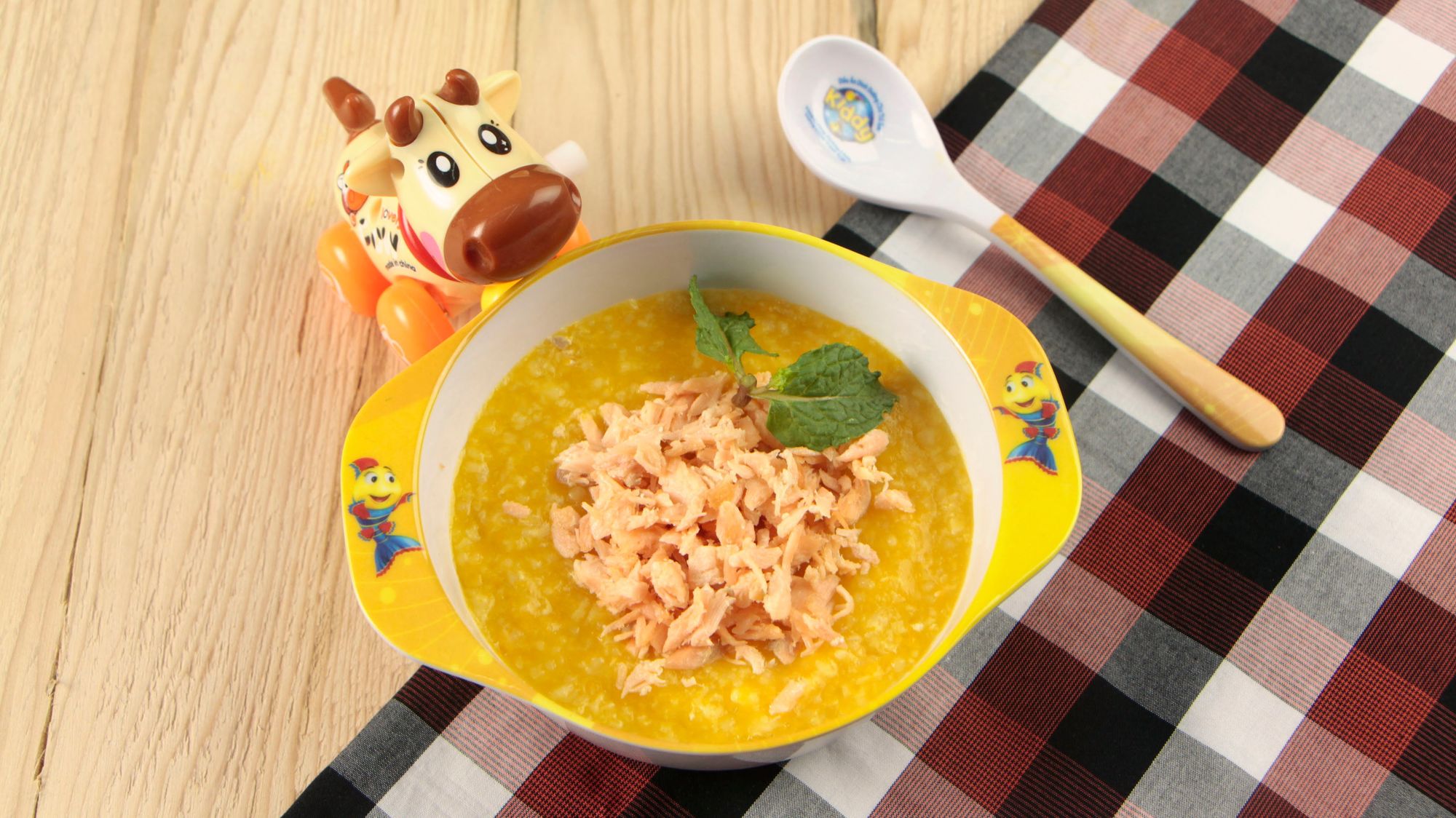 Cháo cá hồi nấu bí đỏ