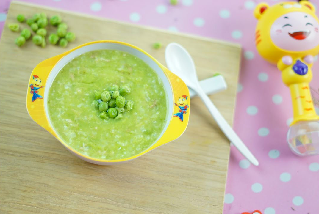 Nấu cháo cá hồi đậu Hà Lan