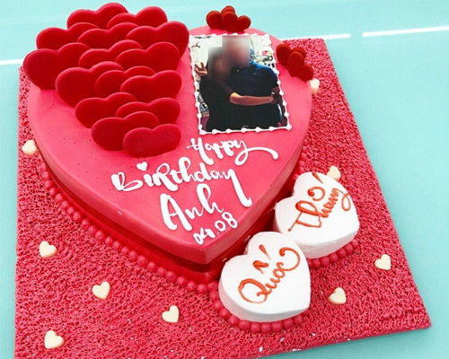 Bánh sinh nhật cũng là một cách để gợi nhắc đến những kỷ niệm đẹp giữa bạn và anh ấy Bánh sinh nhật cũng là một cách để gợi nhắc đến những kỷ niệm đẹp giữa bạn và anh ấy