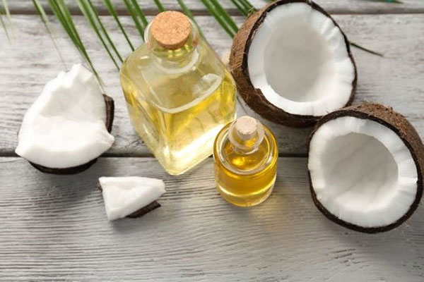 Làm hồng nhũ hoa bằng dầu dừa