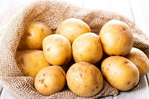 Làm hồng nhũ hoa bằng khoai tây