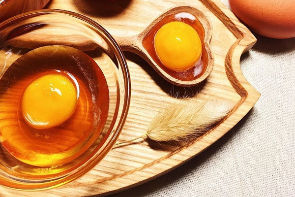 Làm hồng nhũ hoa bằng trứng gà