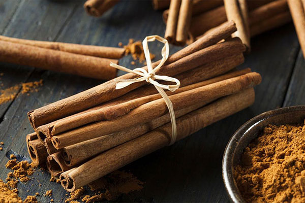 Cách trị hôi chân bằng quế Cách trị hôi chân bằng quế