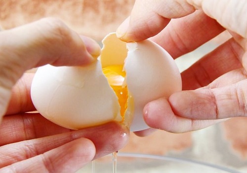 Triệt râu bằng trứng gà Triệt râu bằng trứng gà