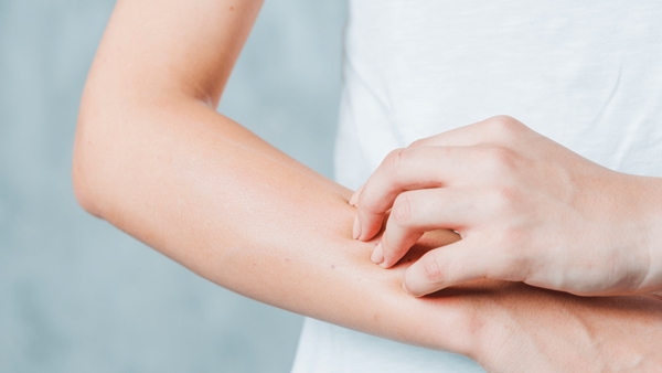 Nước rau má giúp hỗ trợ giảm thiểu rôm sảy, mụn nhọt