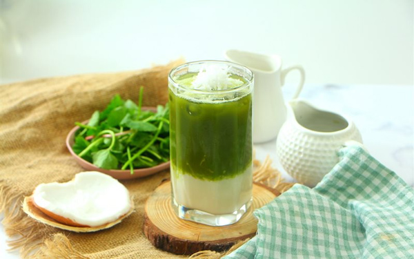 Chế biến nước rau má sữa dừa