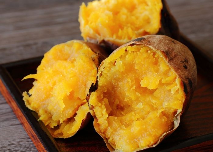 Thực chất thì khoai lang có hàm lượng calo khá thấp nên ăn khoai lang sẽ không bị mập Thực chất thì khoai lang có hàm lượng calo khá thấp nên ăn khoai lang sẽ không bị mập