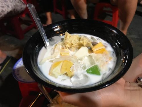 Thành phẩm bát chè sầu Liên Đà Nẵng ngon đúng vị