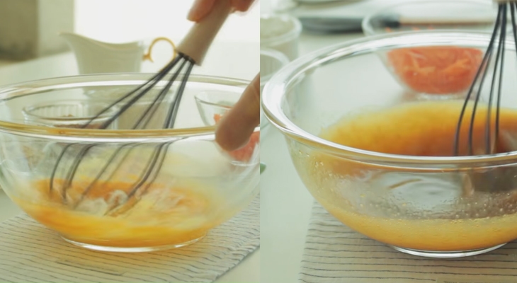 Trộn hỗn hợp trứng cùng đường đen