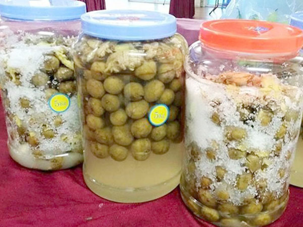 Cách bỏ hộp ngâm sấu