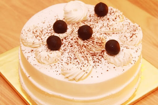 Whipping cream là loại nguyên liệu được sử dụng phổ biến trong làm bánh