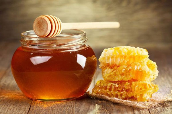 Tẩy da chết bằng mật ong