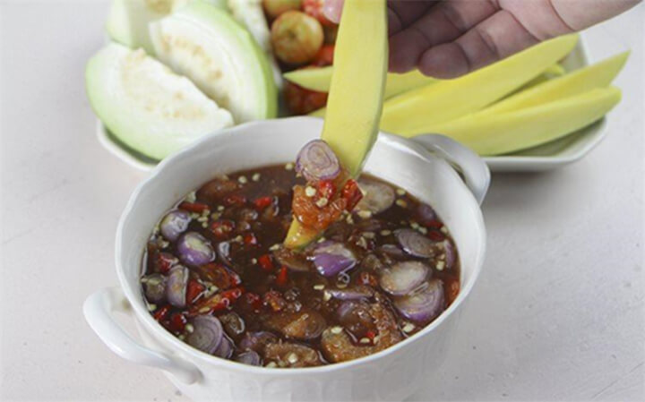 Hướng dẫn cách làm nước chấm xoài đơn giản