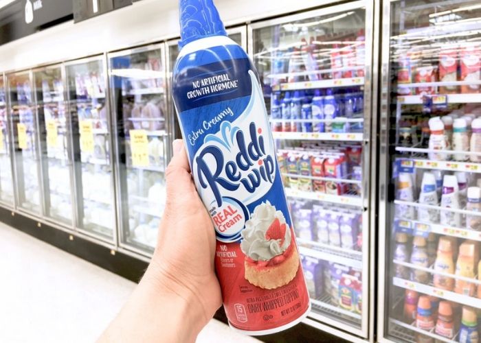 Whipped cream là loại kem tươi đánh bông sẵn, thường được bán theo chai