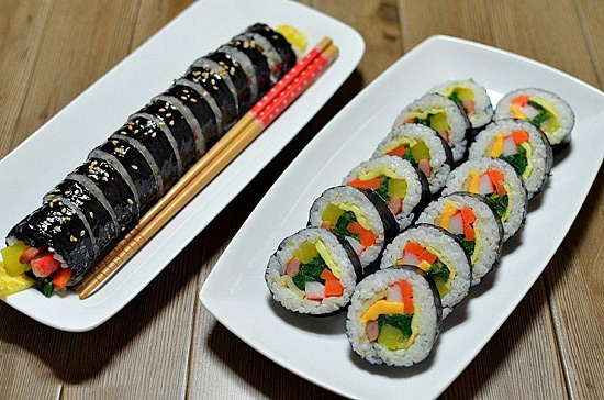 Làm kimbap Hàn Quốc tại nhà