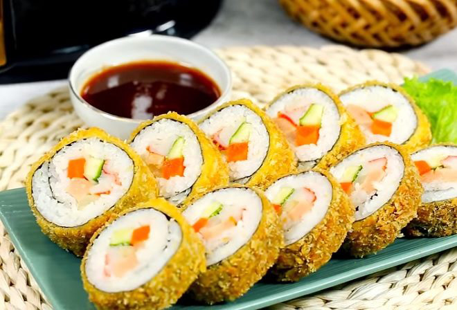 Thành phẩm món kimbap Hàn Quốc chiên xù thơm ngon tại nhà